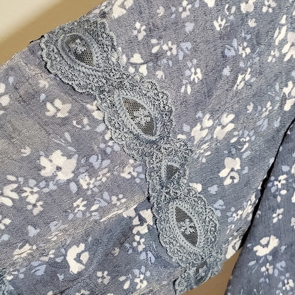 New Blue floral ditsy print lace shirt plus 2X - Picture 3 of 8
